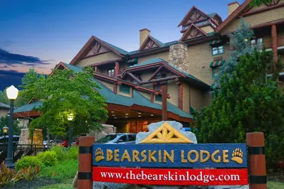 The Bearskin Lodge hotel and sign