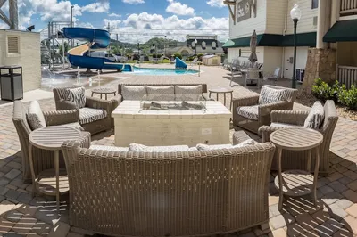 Lodge at Five Oaks outdoor lounge