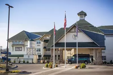 Lodge at Five Oaks 