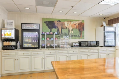 breakfast area at LAFO
