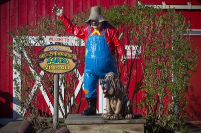 Ripley's Old MacDonald Mini Golf statue